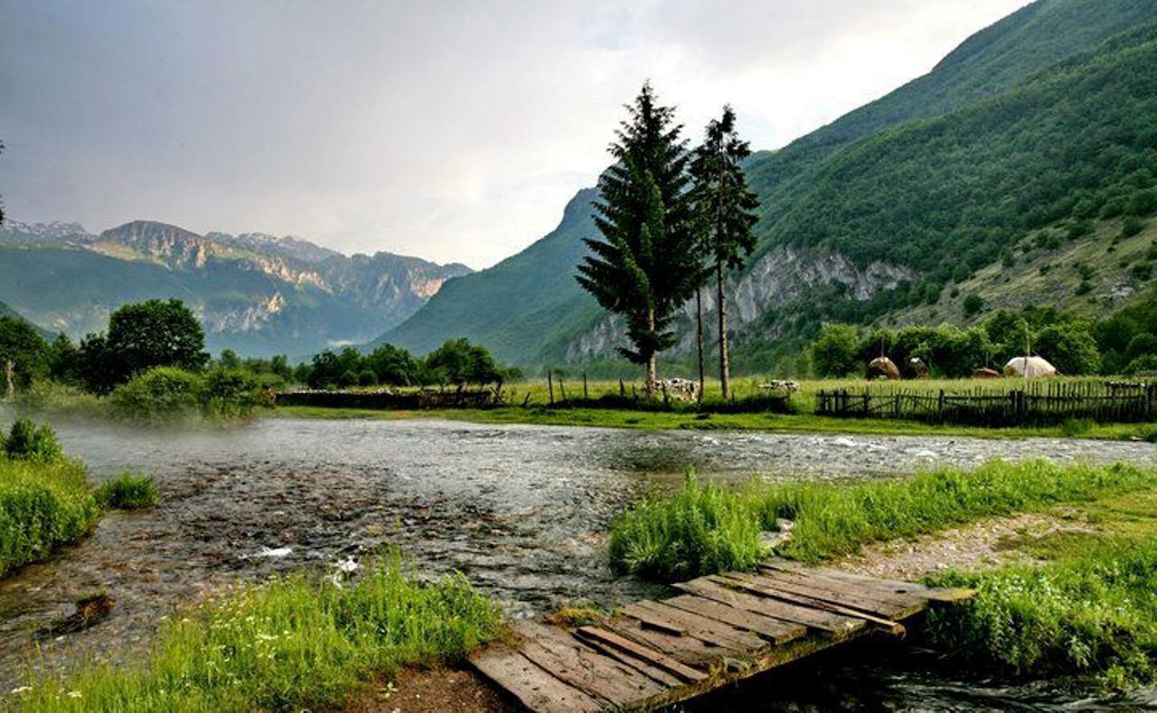 Hotel Rosi Gusinje Экстерьер фото
