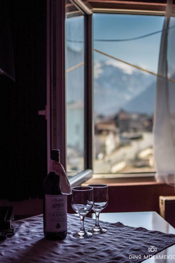 Hotel Rosi Gusinje Экстерьер фото