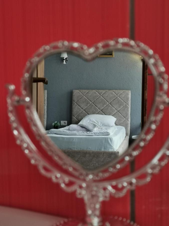 Hotel Rosi Gusinje Экстерьер фото