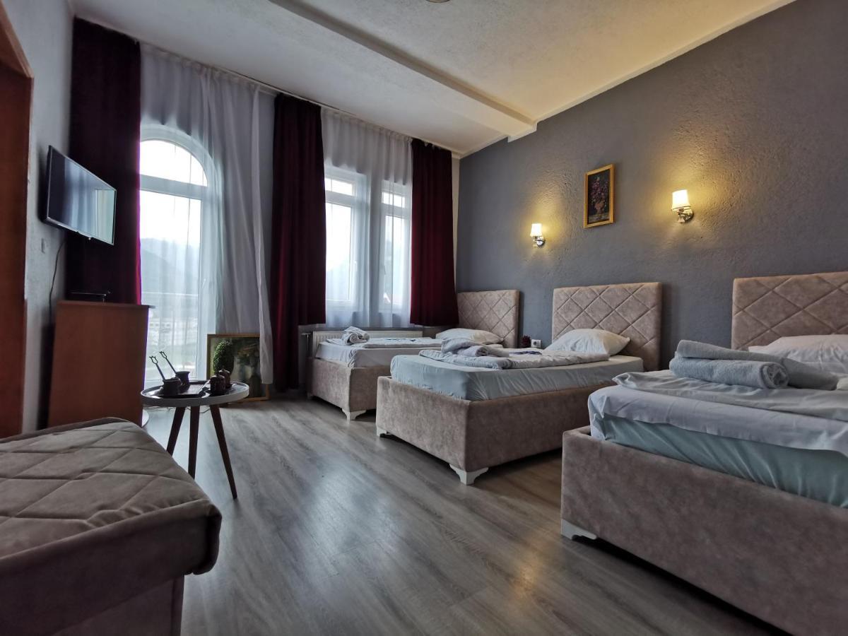 Hotel Rosi Gusinje Экстерьер фото