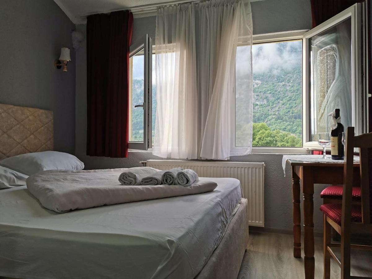 Hotel Rosi Gusinje Экстерьер фото