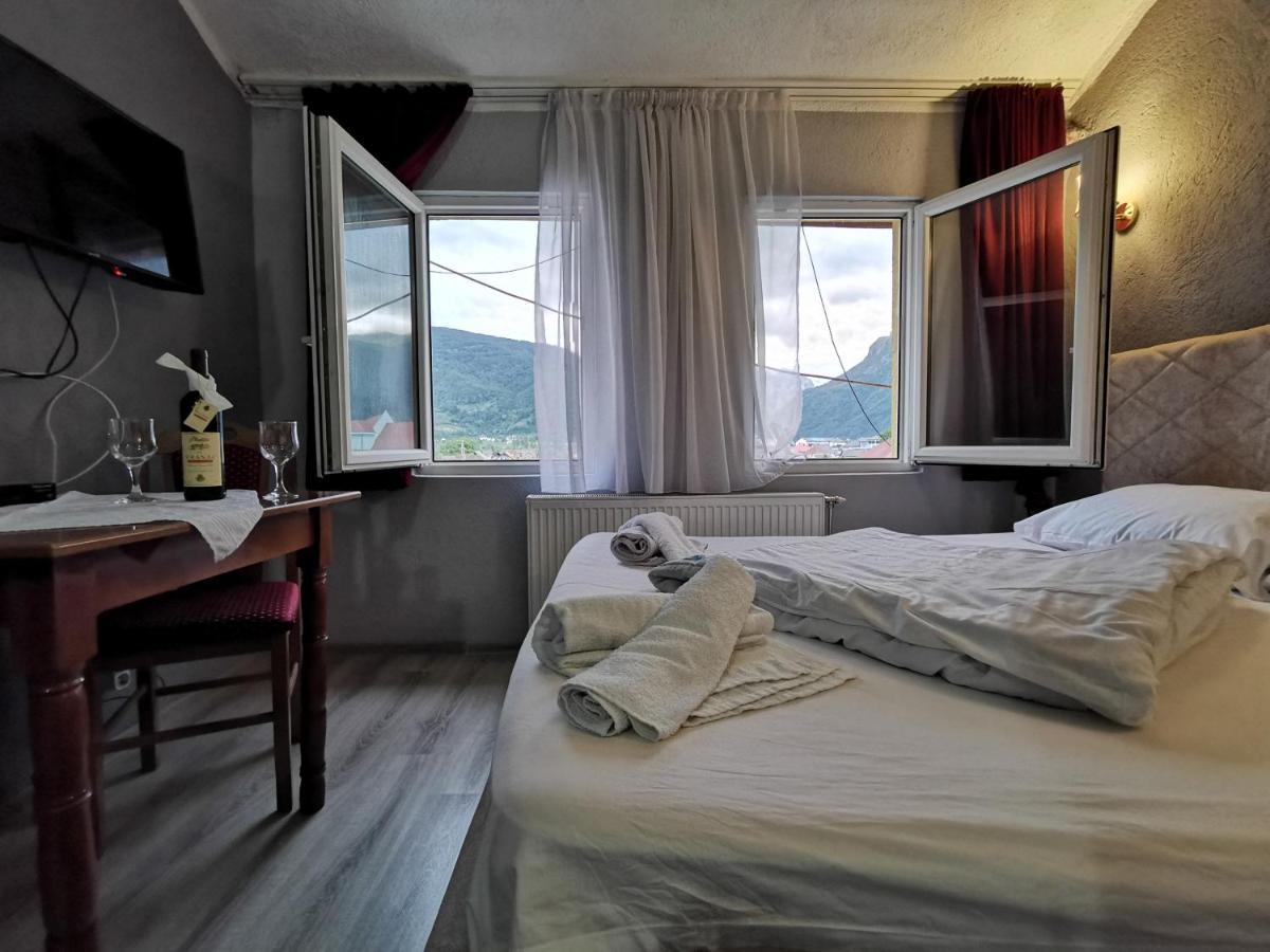 Hotel Rosi Gusinje Экстерьер фото